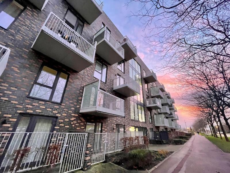 Classy Campbell Park Apartment, Balcony & Free Parking Milton Keynes Exterior foto
